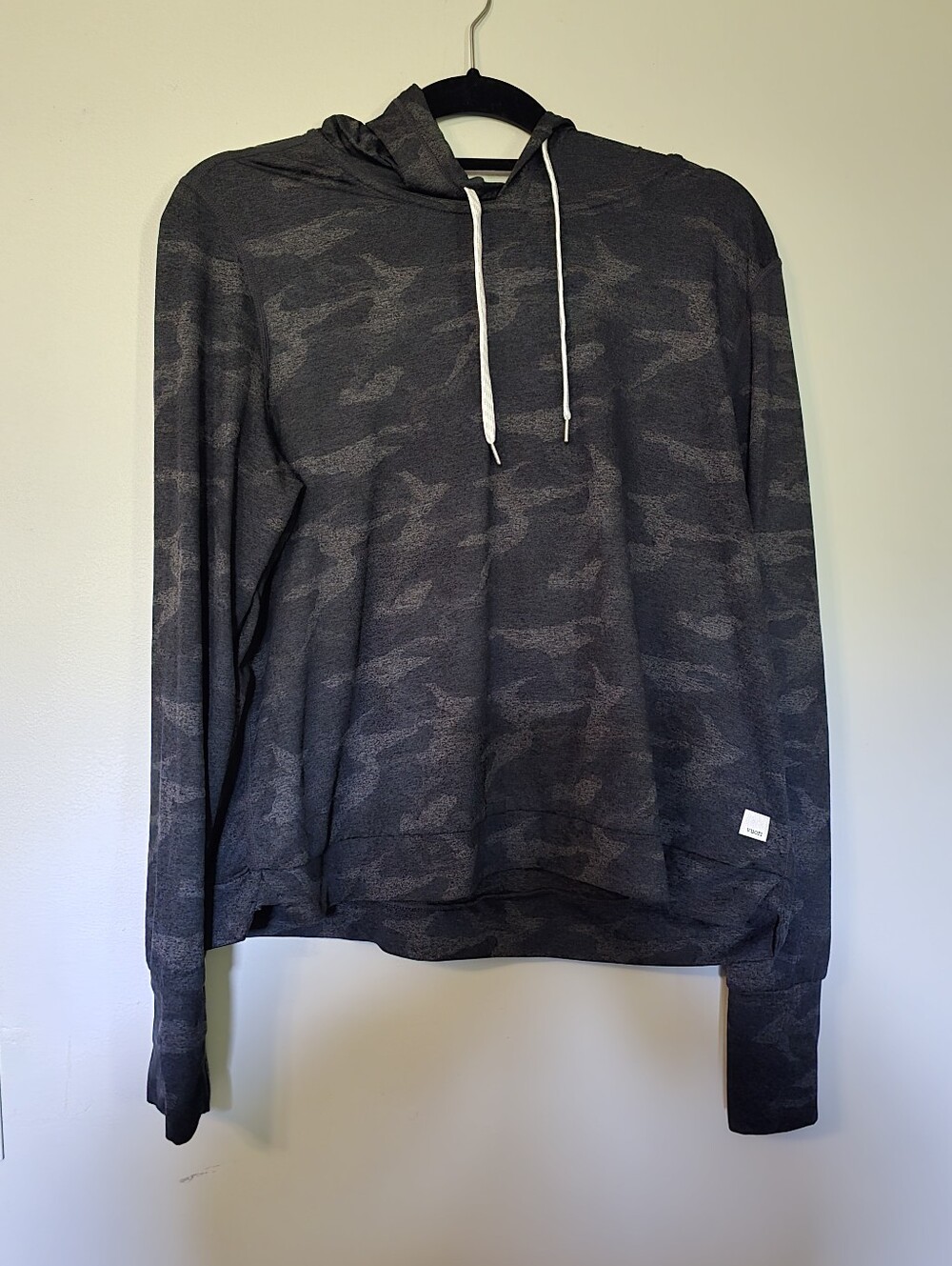Vuori Womans Halo Essensials Camo Hoodie - Dark Gray So Soft